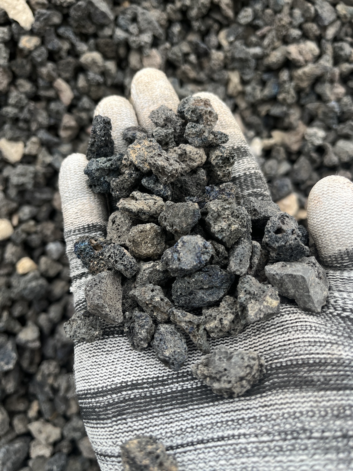 天然黑色火山石头颗粒微酸矿物岩黑色火山岩鱼缸水族造景专用底砂-图0