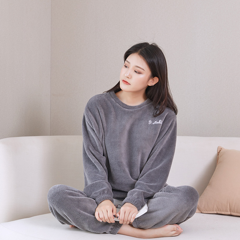 蒙巴威旗舰店暖暖套装秋冬睡衣女圆领珊瑚绒加厚睡衣女士家居服两件套男亲子装1