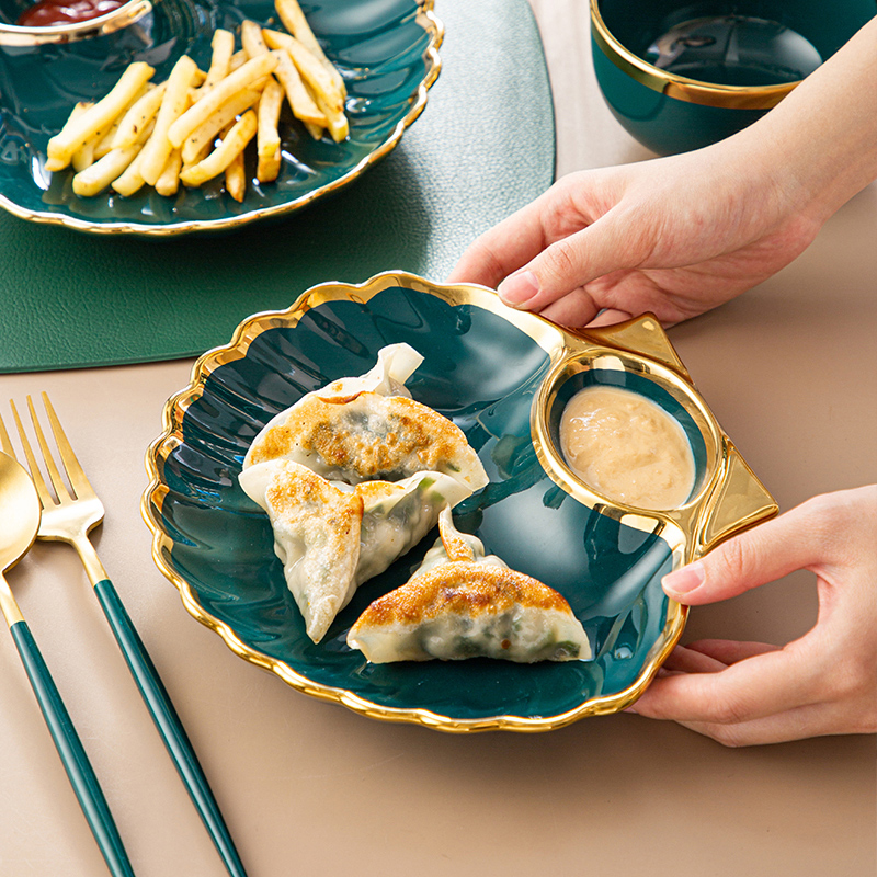 北欧轻奢陶瓷饺子盘子带醋碟家用金边创意餐具水饺盘分格盘早餐盘 - 图1