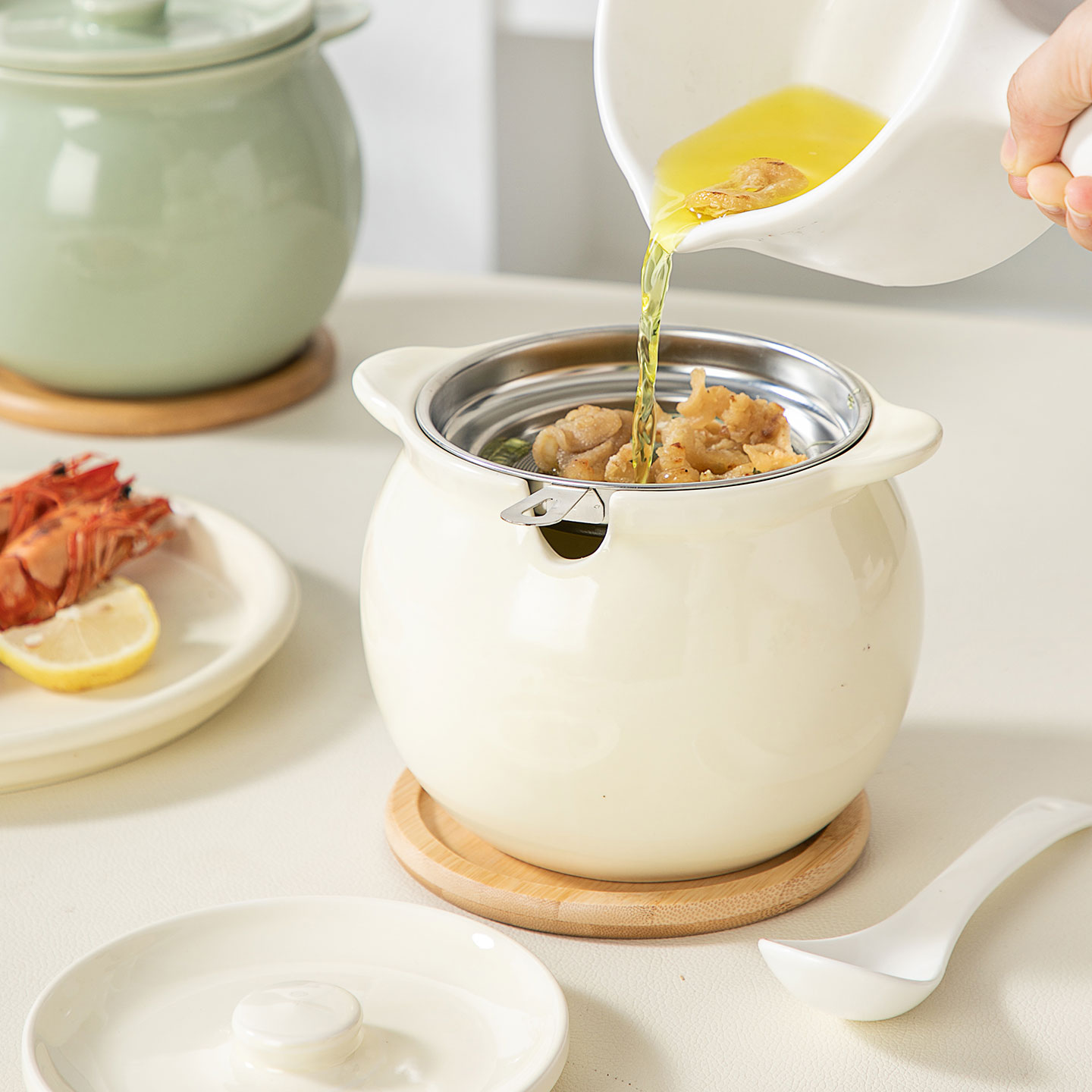 奶油风陶瓷猪油罐罐家用厨房调味罐带盖密封储盐罐绿色带勺子油罐 - 图3