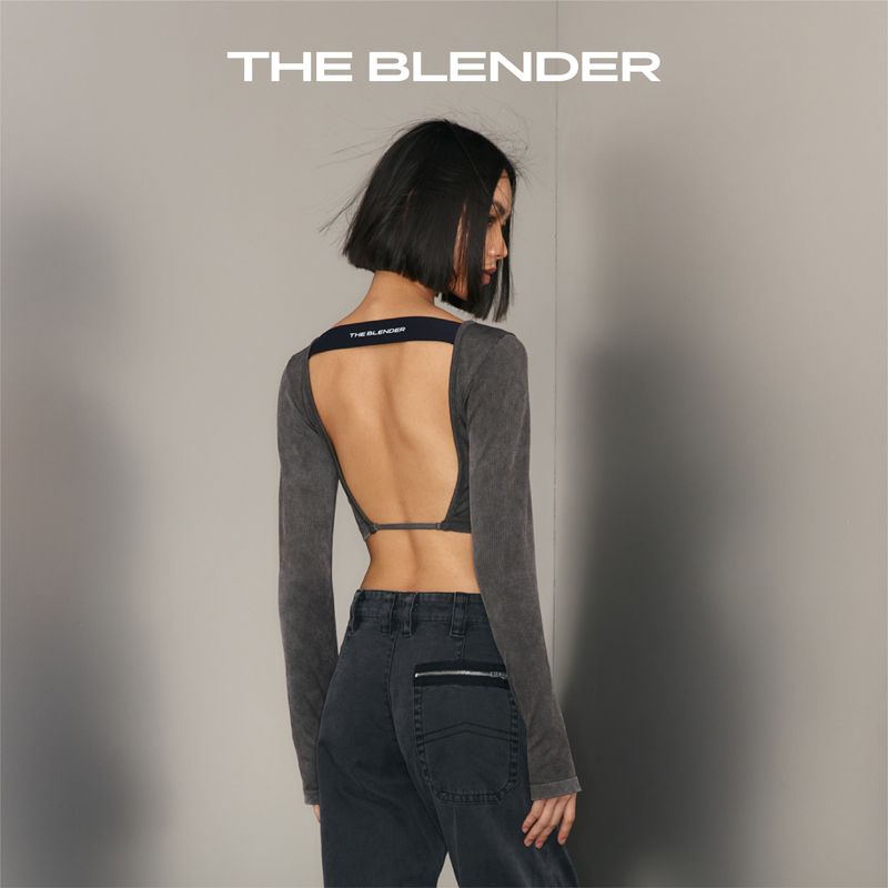 Theblender 砂洗罗纹LOGO织带一字领大露背长袖修身版型短款上衣 - 图1