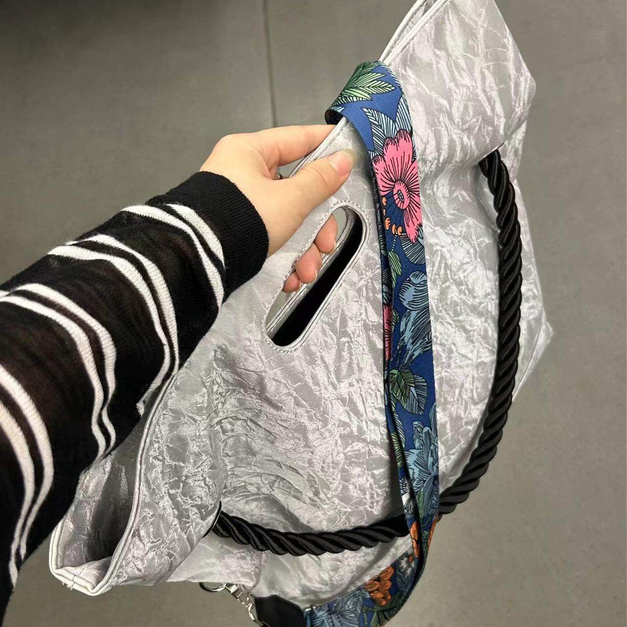 贵宝的包小众高级感托特包男女2024新款时尚大容量斜挎包旅行大包,淘宝优惠券,粉丝福利购,淘宝优惠卷