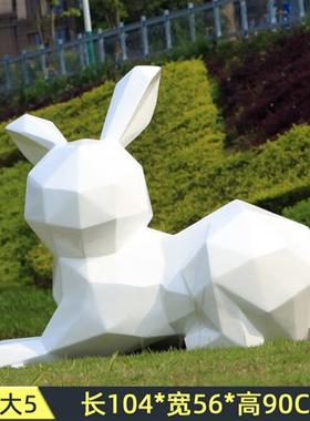 卡通玻璃钢兔子摆件小区公园庭院别墅美陈装饰草坪几何小兔子雕塑