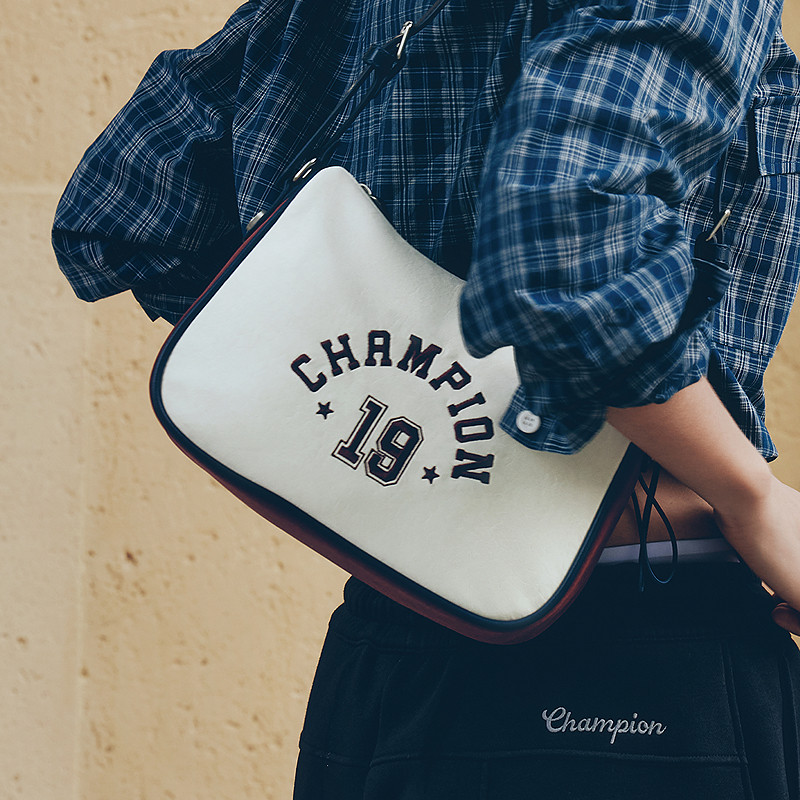 Champion fashion casual shoulder armpit bag
