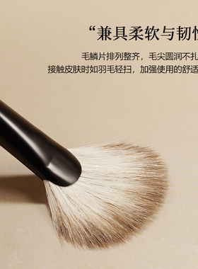 LEUNG惊鸿L25扇形高光刷雪狐混羊毛面部颧骨细节提亮刷眼影化妆刷