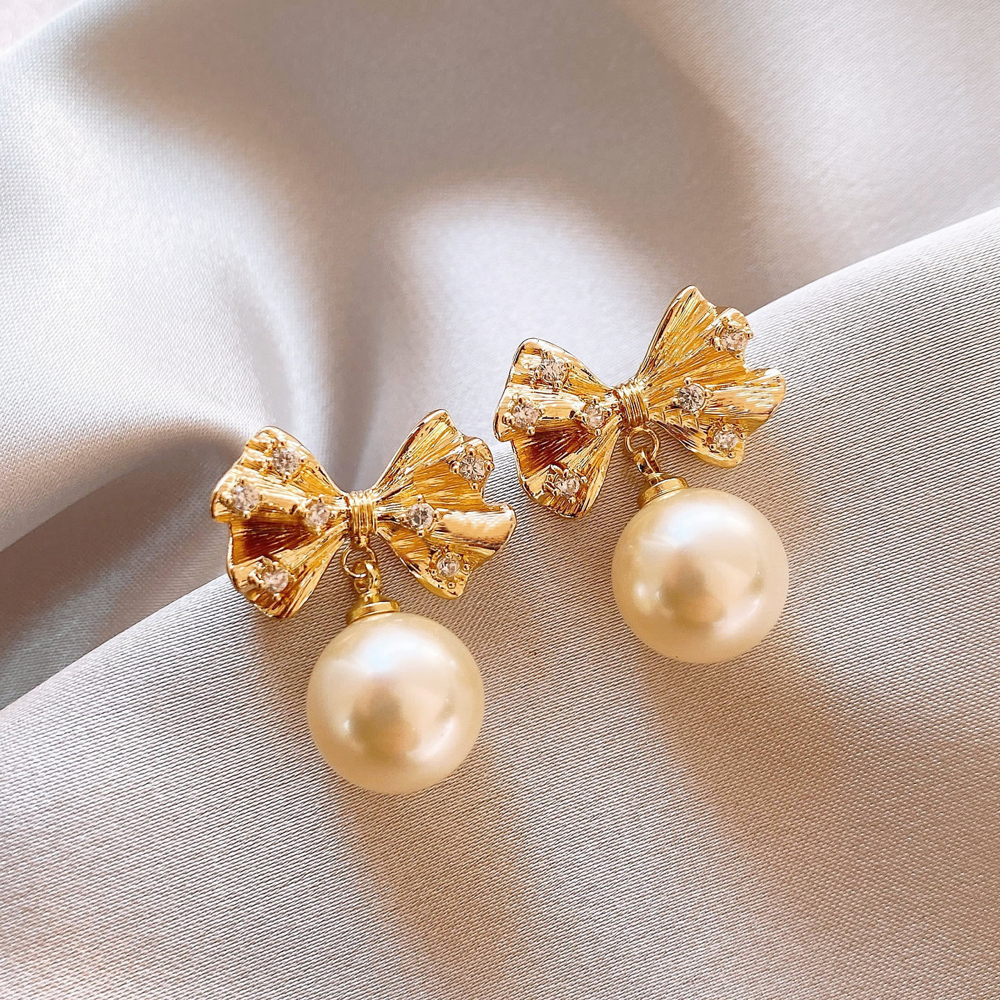 金色蝴蝶结珍珠耳环女轻奢高级感适合冬天的耳饰独特漂亮新年耳钉,淘宝优惠券,粉丝福利购,淘宝优惠卷