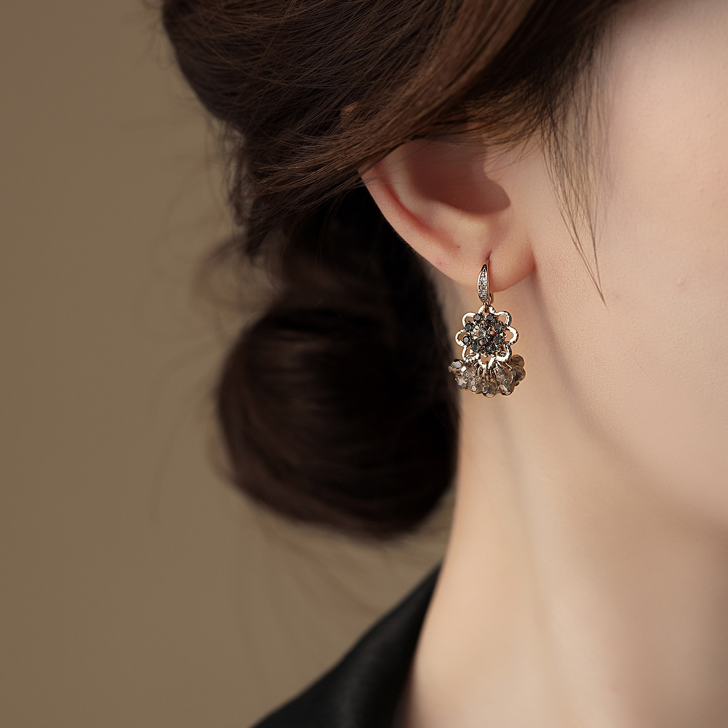 灰水晶花朵耳钩耳环女2026新款爆款高级感轻奢耳钉适合冬天的耳饰,淘宝优惠券,粉丝福利购,淘宝优惠卷