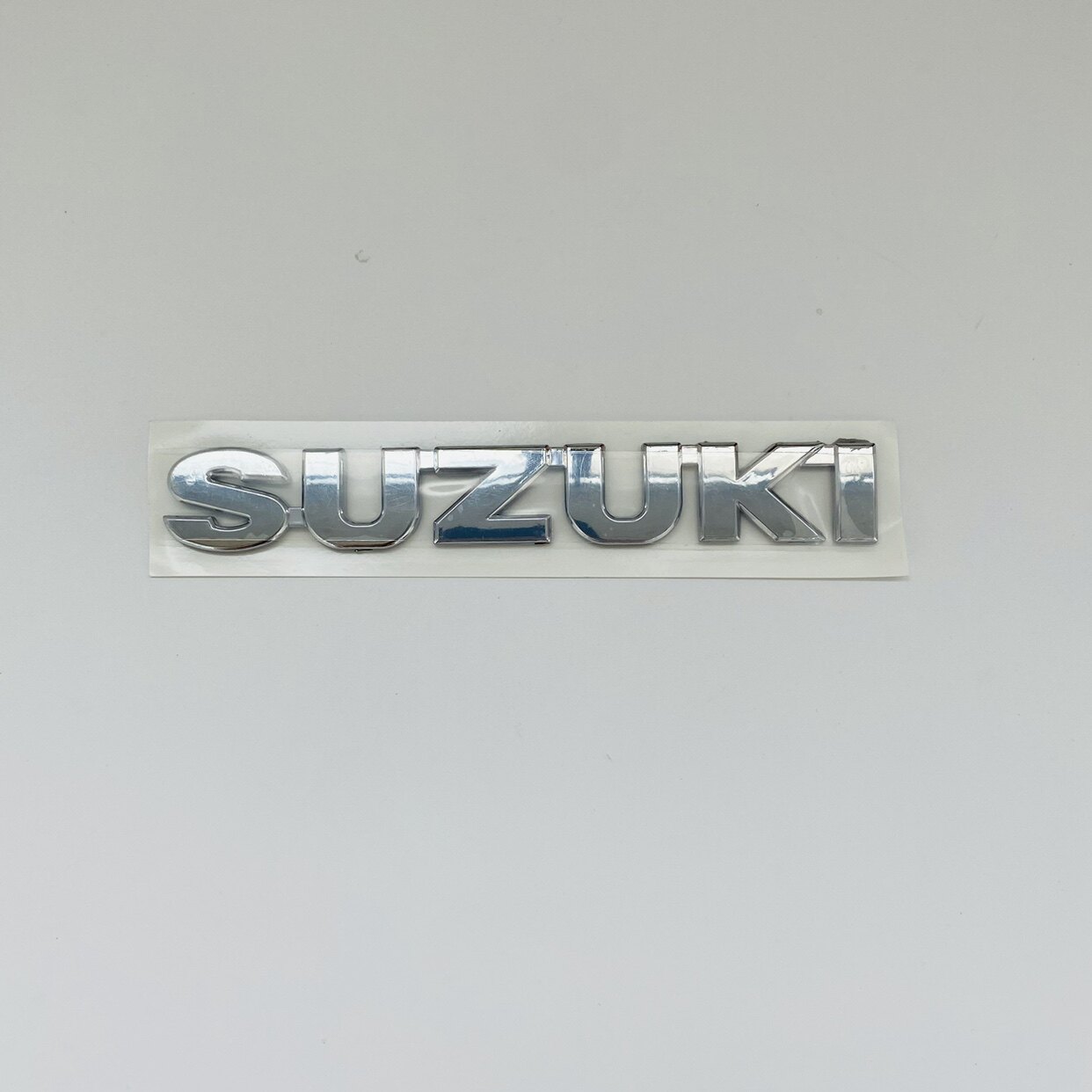 适配长安铃木新奥拓前车标中网标后标SUZUKI英文字标尾门字母标志