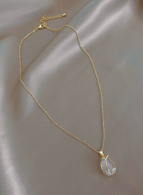 轻奢猫眼石郁金香吊坠女网红百搭项链钛钢不掉色锁骨链高端设计潮