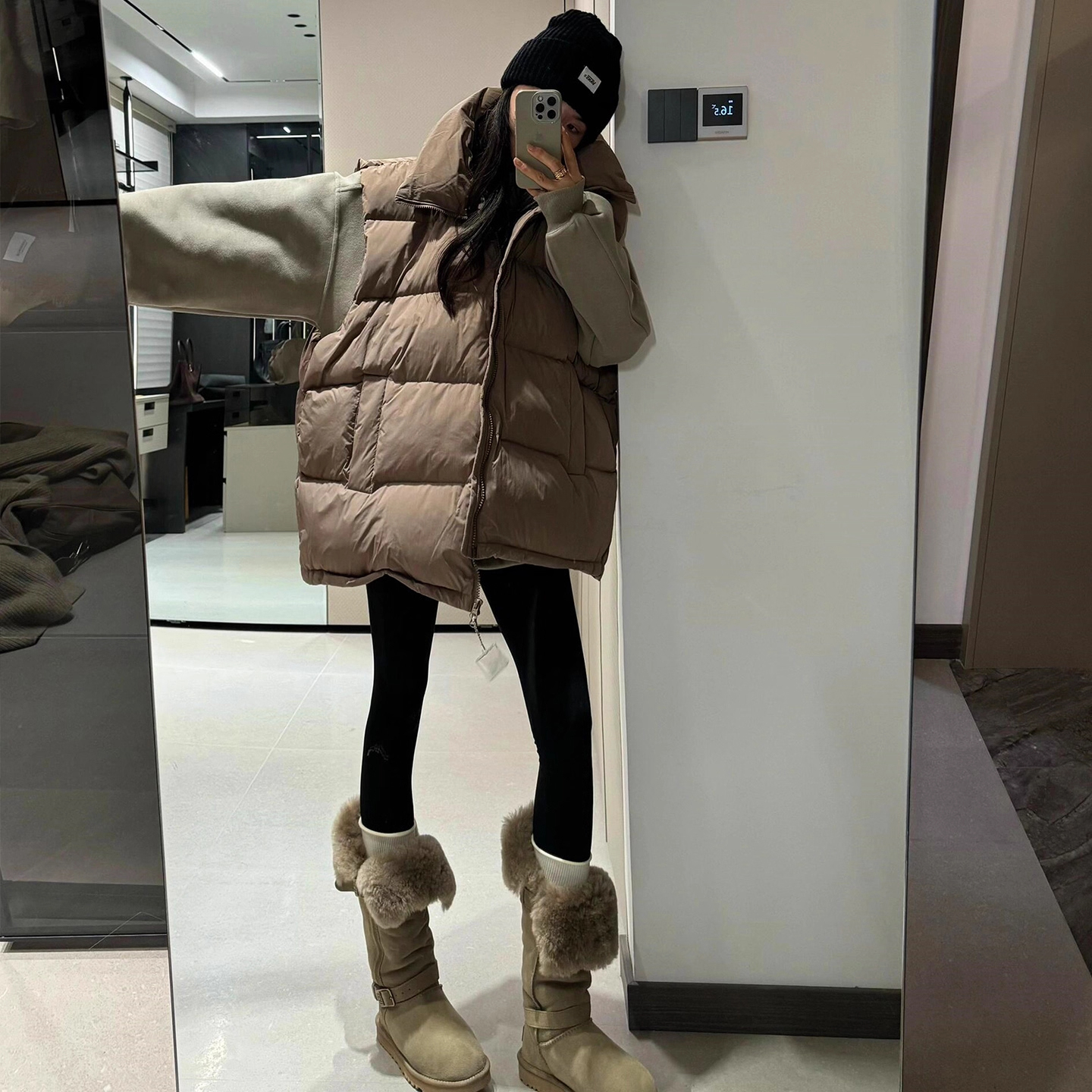 羽绒马甲女款2025秋冬新款外穿宽松大码百搭无袖背心马甲背心外套 - 图1