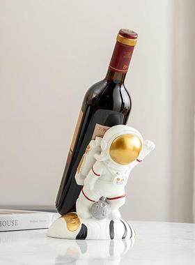 轻奢创意太空人酒柜摆件太空人家居桌面客厅办公室装饰用品红酒架