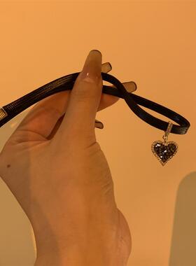 网红爆款 暗黑系 黑色皮绳爱心项链女配饰锁骨链2024年新款女颈链