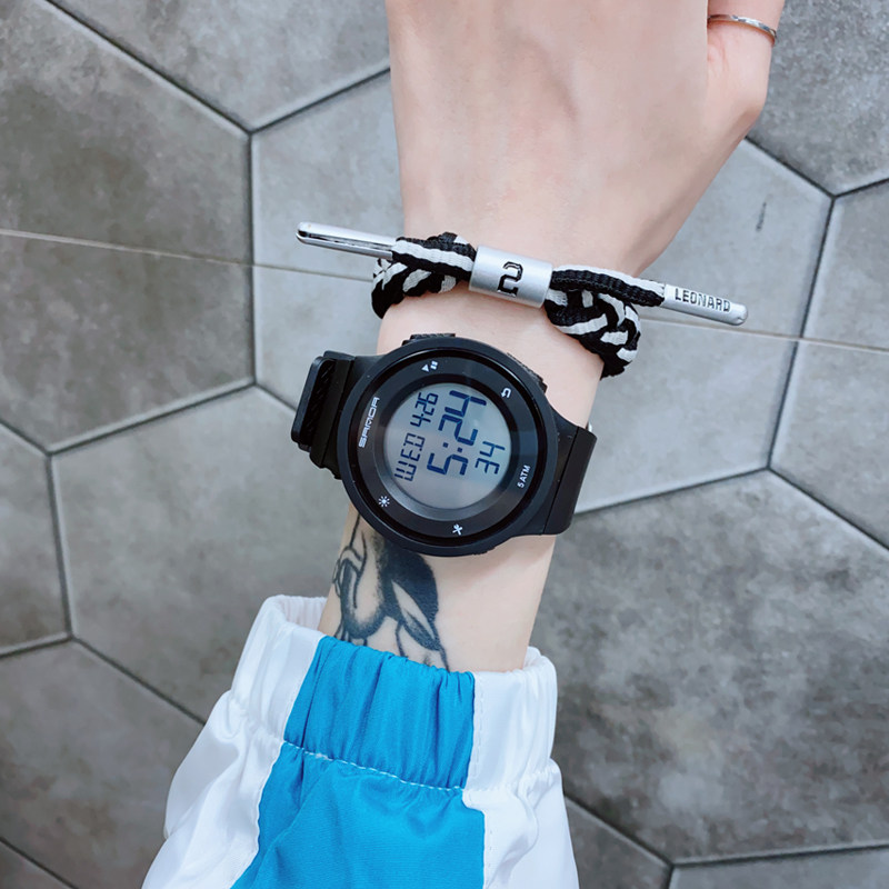 潮流防水黑科技初高中学生女电子表 范美国产腕表