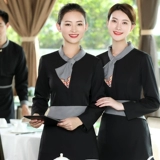 Официант Официант с высоким уровнем рабочей одежды с длинной -насыщенным женским отелем Западный ресторан китайский чайный домик