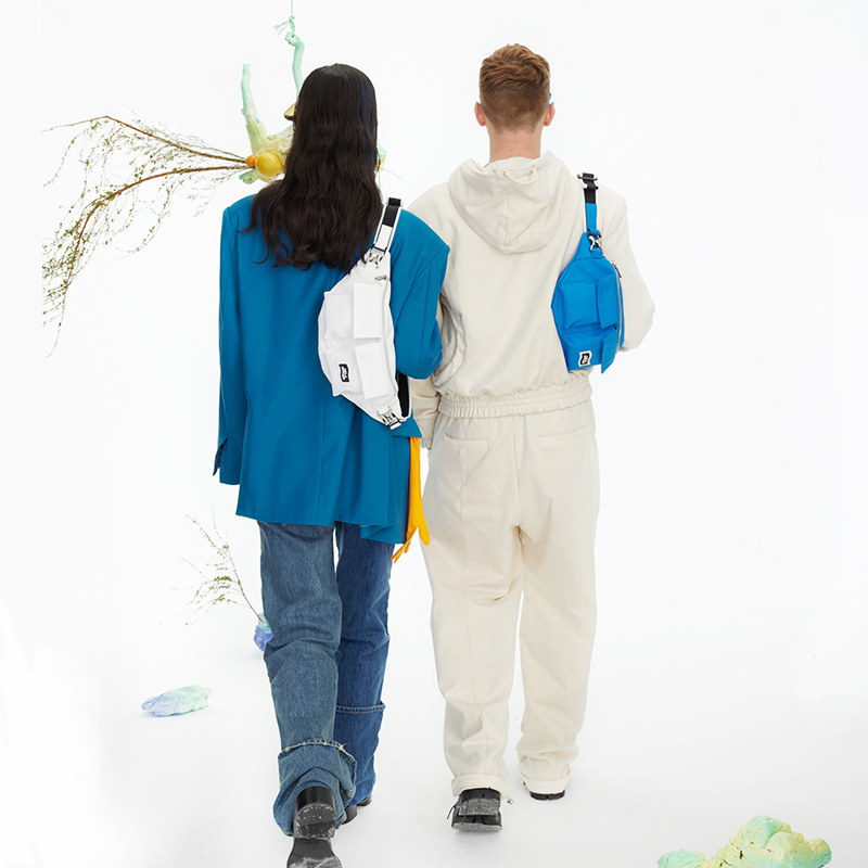 萝拉「野果」小众设计少女斜挎女胸包 萝拉女士包袋