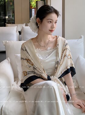 白色链条丝巾披肩外搭防晒披肩