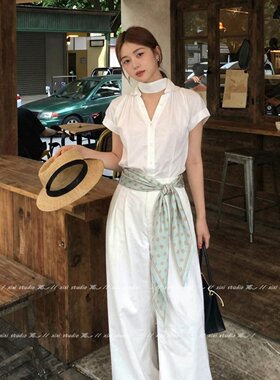 波嬉风绿色波点丝巾配连衣裙腰带