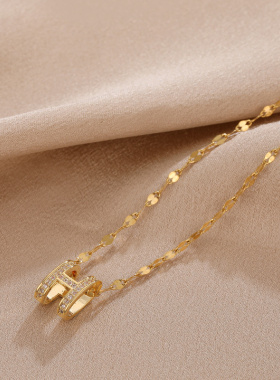 钛钢字母h项链2025年新款女锁骨链小众设计感气质网红吊坠配饰潮