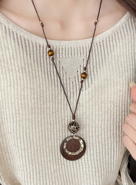 新款美拉德咖色皮绳毛衣链项链