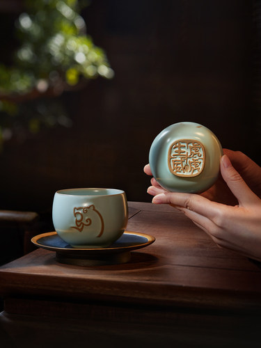 东道汝窑虎年生肖系列功夫茶具品茗主人杯可养汝瓷虎虎生威杯天青 - 图0