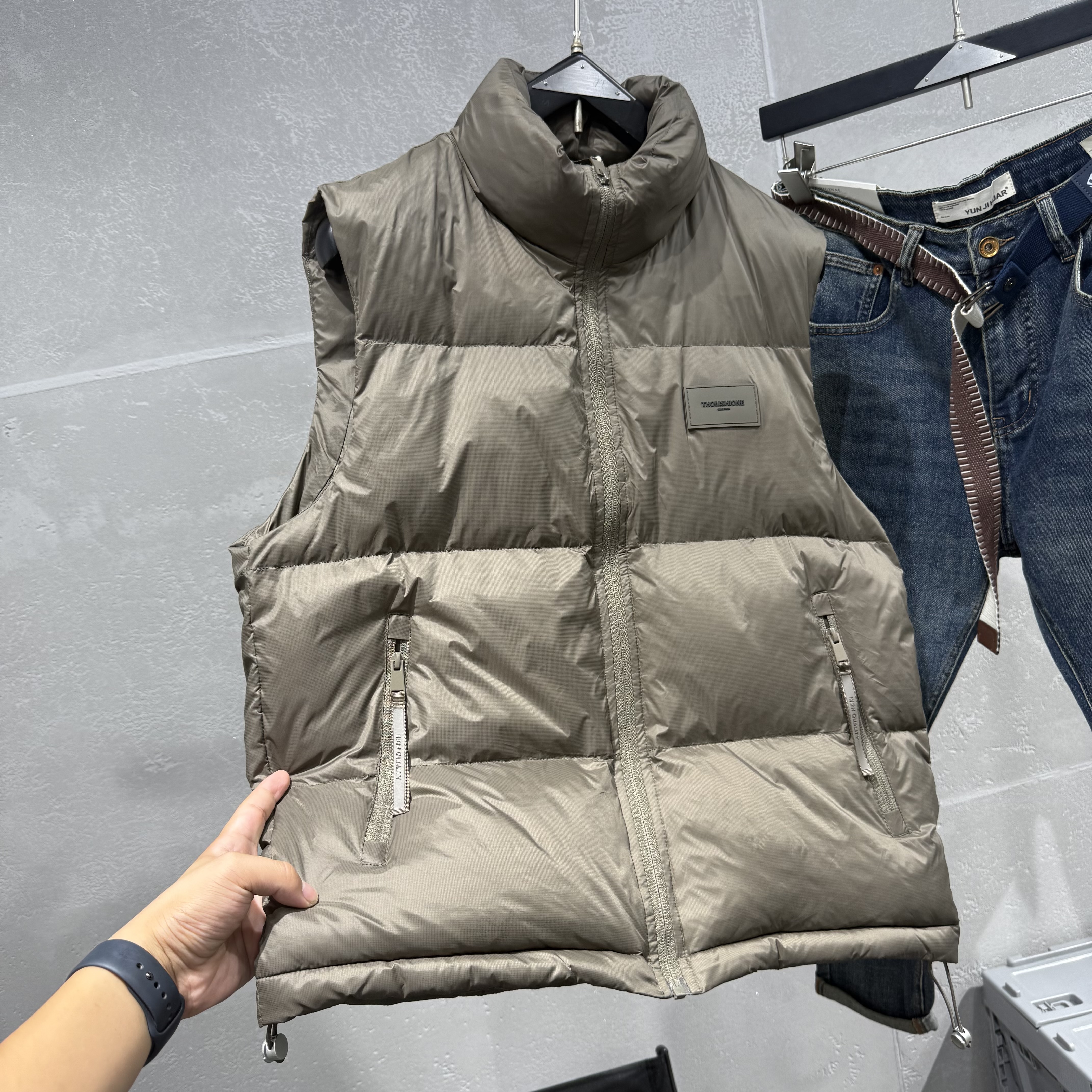 2025秋季新款男士立领棉马甲潮流高级感无袖背心轻薄保暖纯色上衣 - 图2