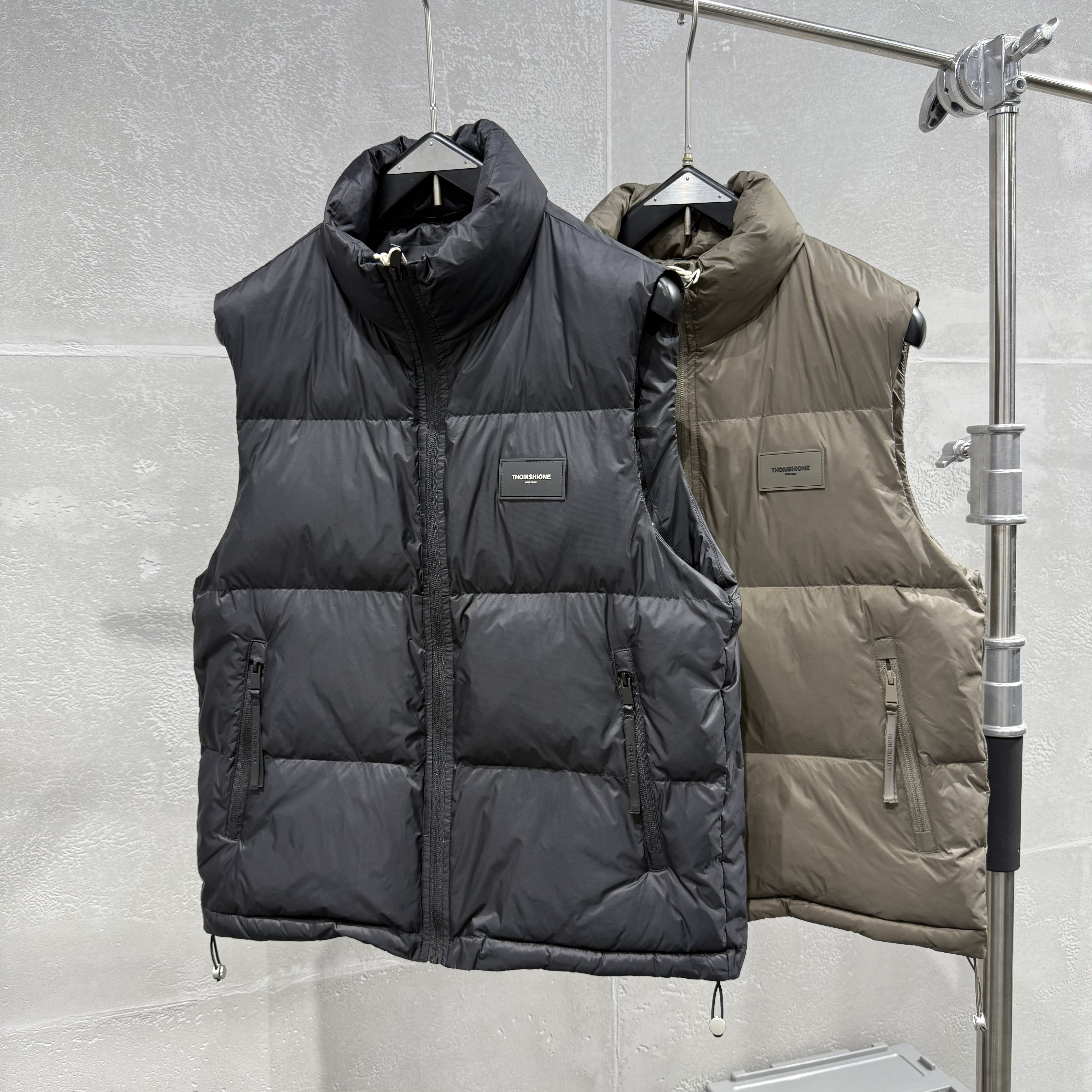 2025秋季新款男士立领棉马甲潮流高级感无袖背心轻薄保暖纯色上衣 - 图1