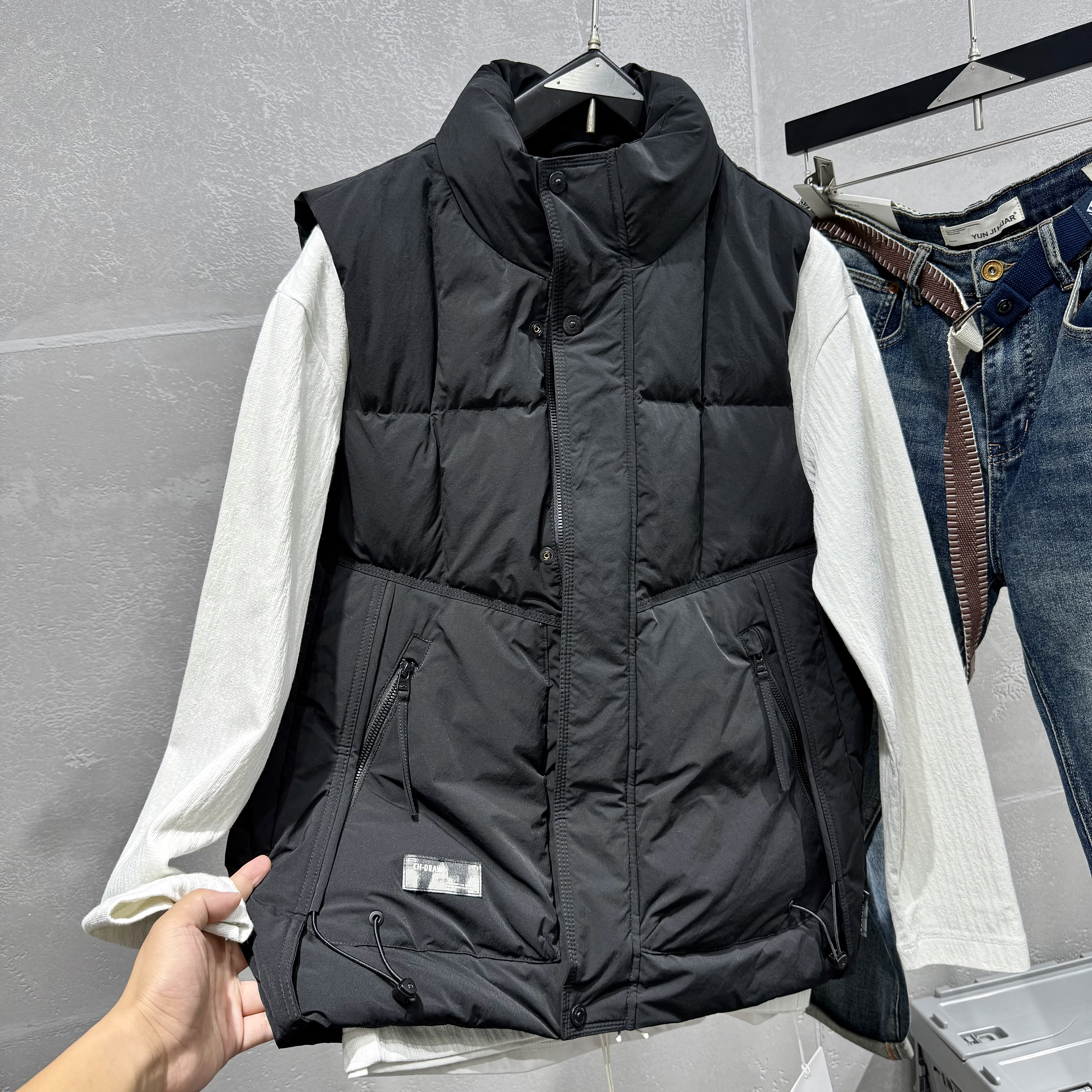 2025秋季新款男士羽绒马甲立领无袖背心加厚潮流坎肩实体同款上衣 - 图1