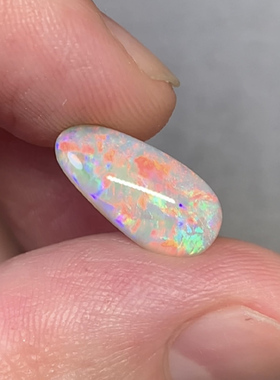 天然澳洲欧泊原石粉调多彩白欧泊，1.77克拉14.5*7.1*3mm