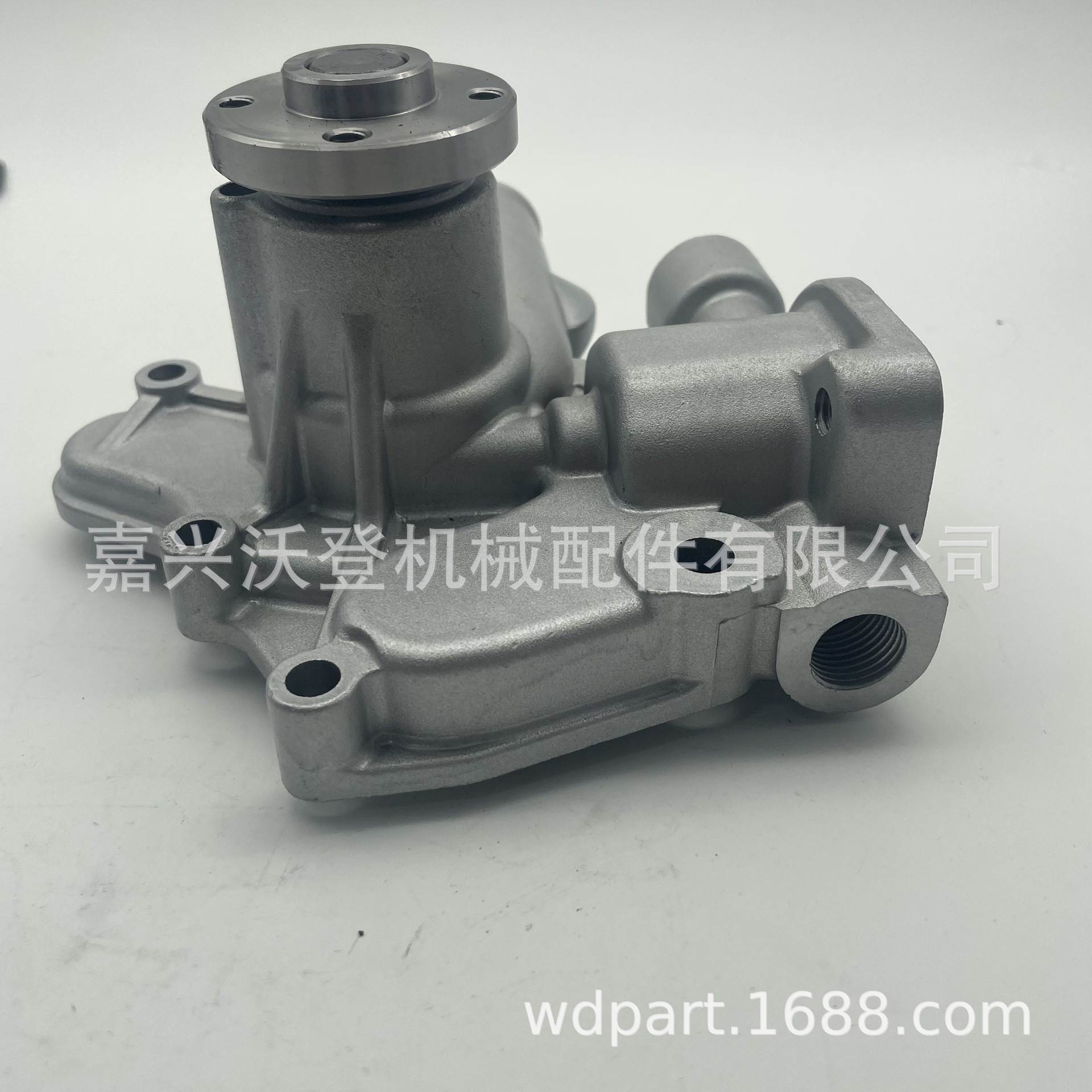 小松发动机2D68E-N3A 挖掘机PC12R-8 发动机水泵YM11926642100 - 图1