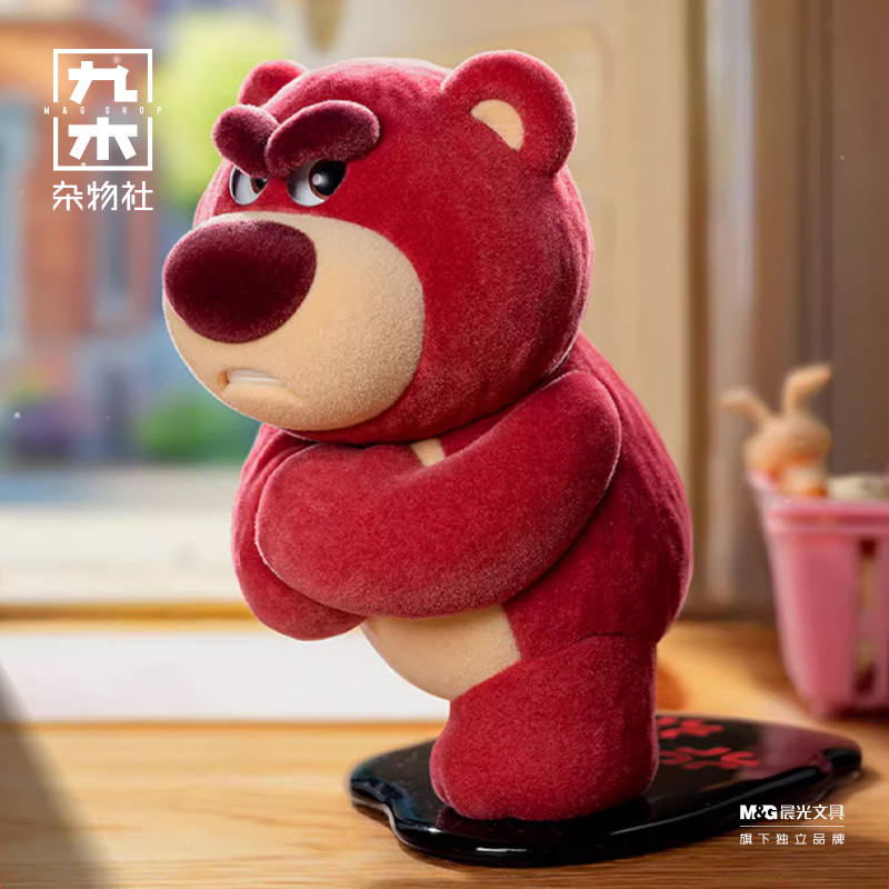 九木杂物社52TOYS迪士尼草莓熊3代迷人大BOSS盲盒手办公仔摆件 - 图1