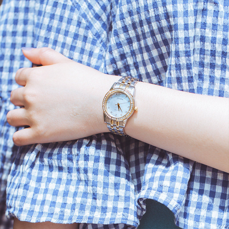 Citizen西铁城光动能新款满天星水晶贝母盘时尚手表女士EM0770