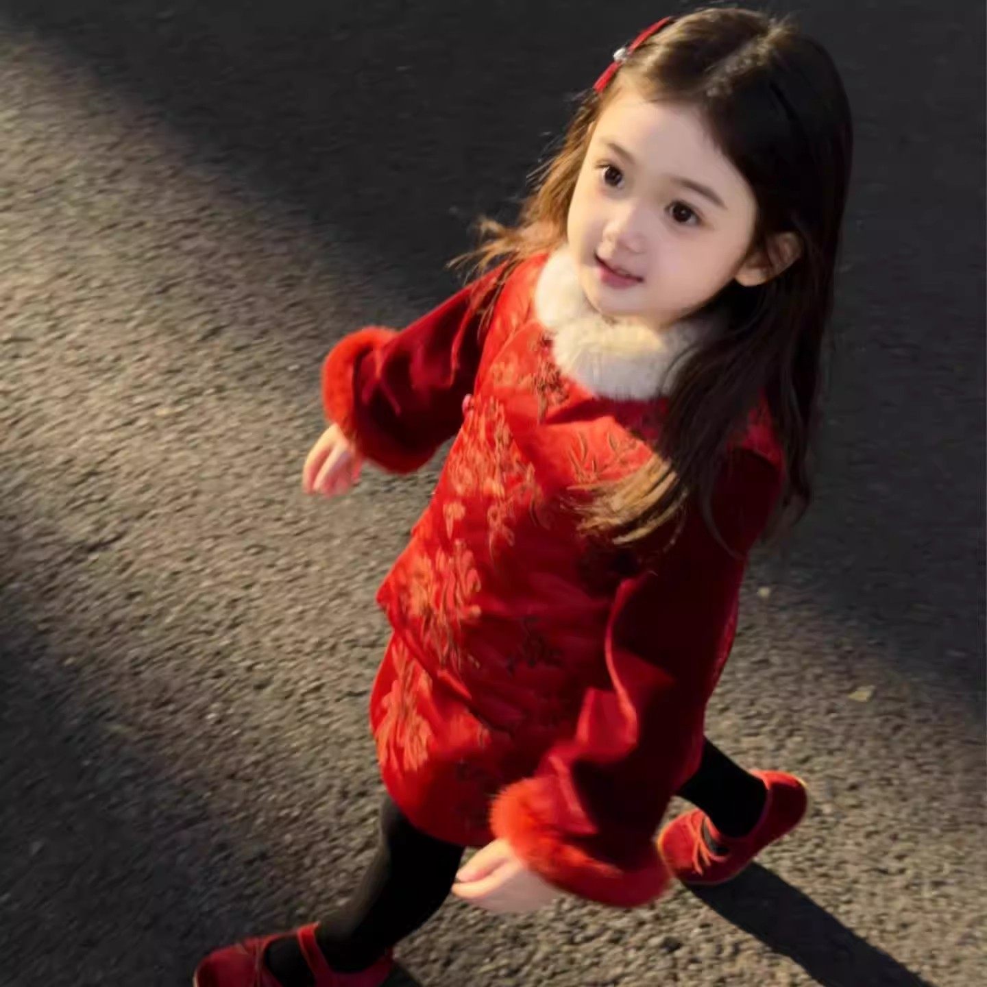 新中式女童25冬季新年战袍红色锦缎提花毛领旗袍马甲半身裙两件套,淘宝优惠券,粉丝福利购,淘宝优惠卷