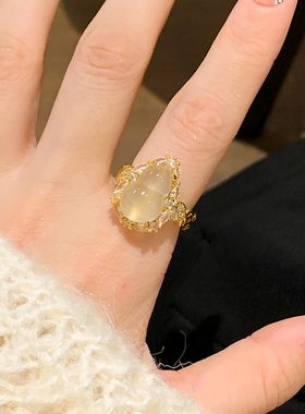 金钱葫芦仿玉髓镶钻戒指女新中式