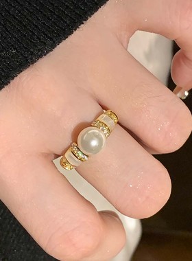 施家珍珠仿白贝母镶钻戒指女温柔