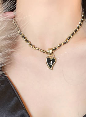 黑色爱心皮革小香风项链女