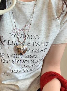 博主同款爱心吊坠项链女2025新款轻奢小众毛衣链简约百搭长款配饰