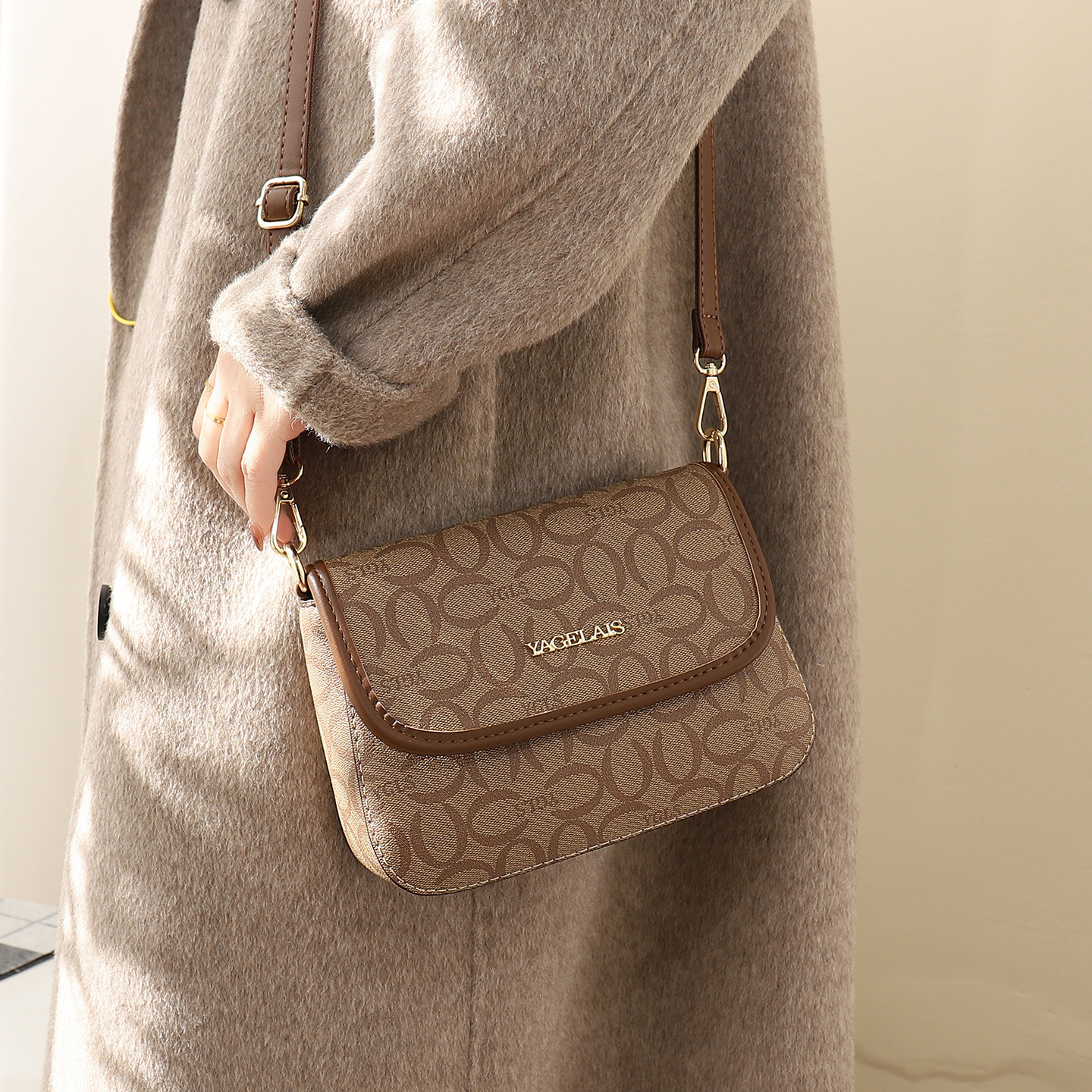 包包女式新款百搭翻盖小方包时尚印花单肩斜挎包高级感通勤小包包,淘宝优惠券,粉丝福利购,淘宝优惠卷