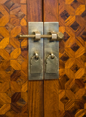 清代黄花梨顶箱柜（一对）