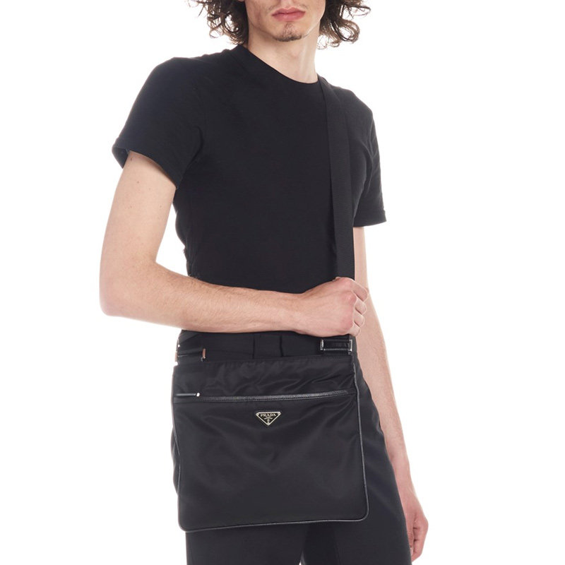 prada官方正品男士黑色三角单肩包 奢批海外男士包袋