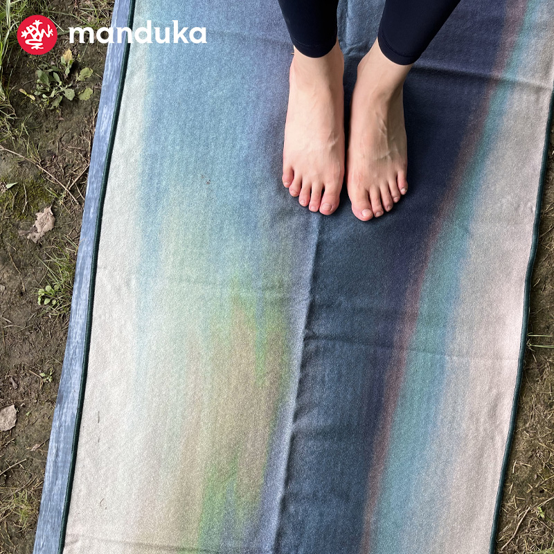 【惠】Manduka Yogitoes瑜伽铺巾防滑吸汗隔脏可折叠便携瑜伽垫布-图2