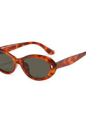 法国Coss KoKo简约椭圆猫眼白色框墨镜女款潮高级感街拍海边防