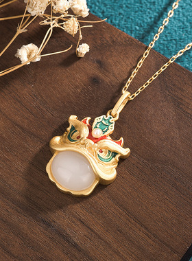 2025年中国风汉服古装配饰古法镀金珐琅彩醒狮项链仿和田玉吊坠女