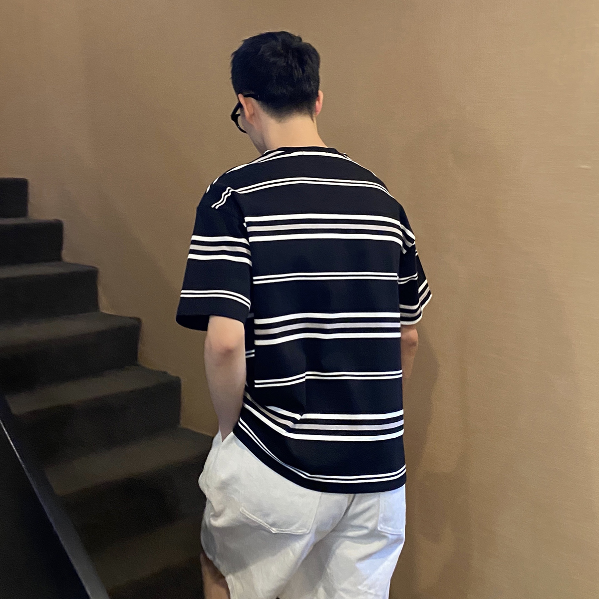 nick tian 日系新款黑白条纹t恤男夏季宽松休闲短袖半袖上衣百搭 - 图1