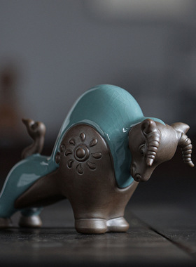 牛转乾坤哥窑陶瓷牛茶宠家居摆件客厅玄关办公室牛气冲天招财