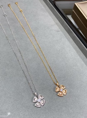 V金四叶草咏绽花朵项链