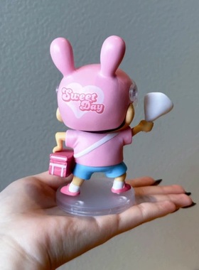 蜡笔小新送花情人节礼品磁吸头盔摆件家居桌面装饰品送女生小礼物