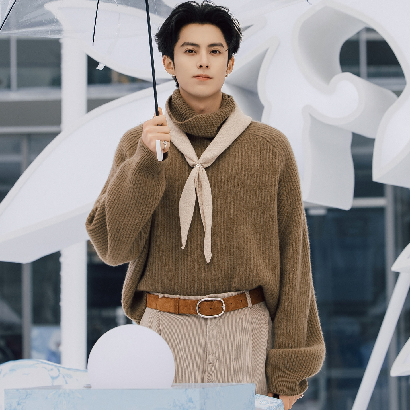 王鹤棣同款披肩高级感老钱风纯羊毛针织三角巾保暖百搭多功能围巾,淘宝优惠券,粉丝福利购,淘宝优惠卷