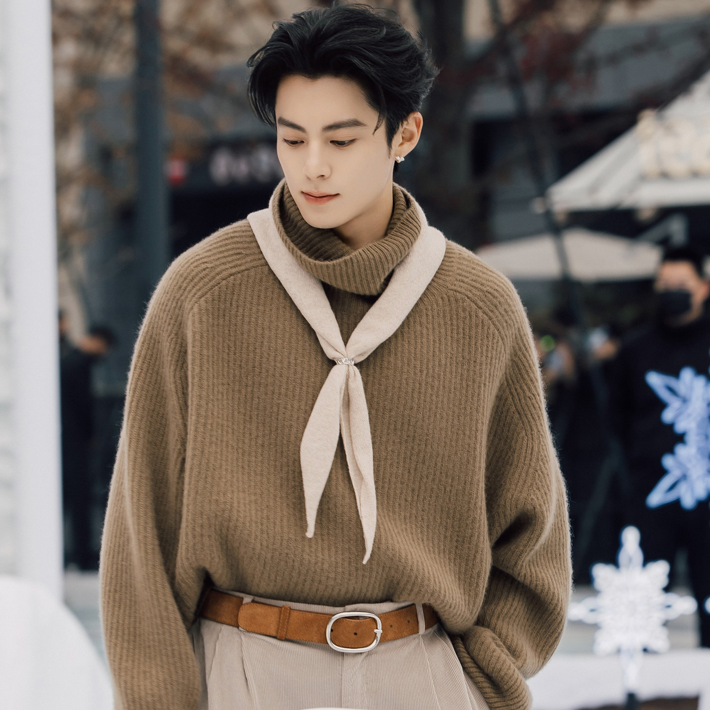 王鹤棣同款披肩高级感老钱风纯羊毛针织三角巾保暖百搭多功能围巾,淘宝优惠券,粉丝福利购,淘宝优惠卷