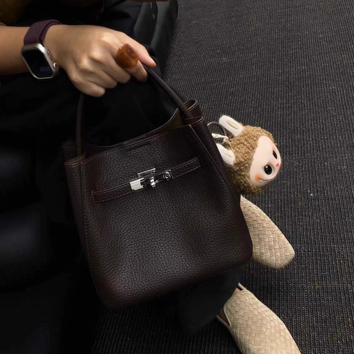 包包2025新款时尚复古软皮荔枝纹菜篮子水桶包爆款手提女包斜挎包-图1