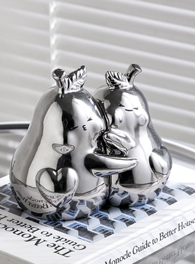 网红卧室酒柜摆设可爱抱抱梨陶瓷书立书架摆件家居饰品简约客厅